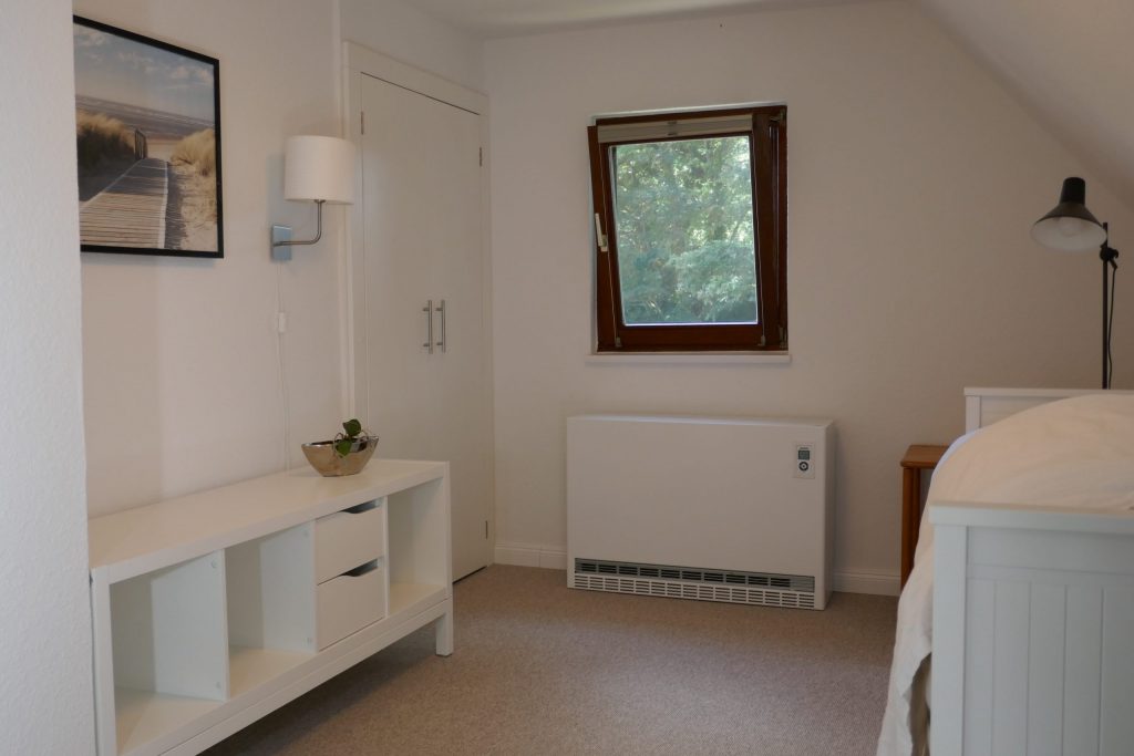 Schlafzimmer oben, mit 1 Bett, zum Ausziehen für 2 Schlafplätze